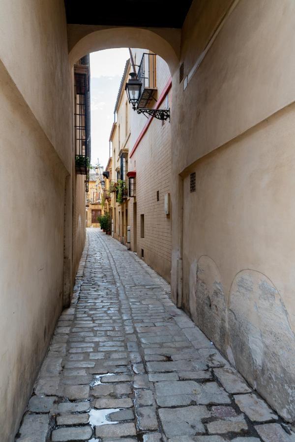 Bonito Callejon En La Juderia By Thegoodtourist Sevilla Exteriér fotografie